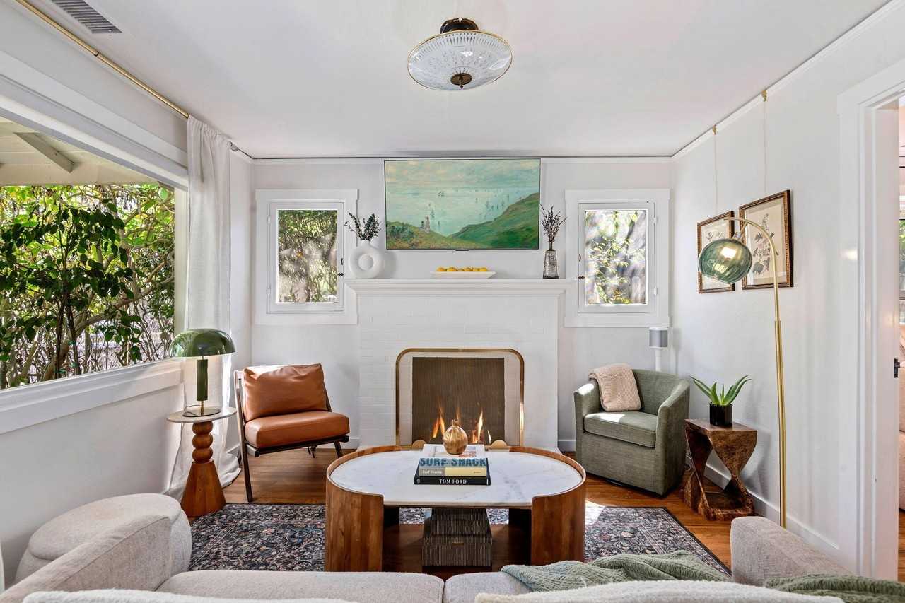 2019 Gillespie St - Photo 5 of 32
