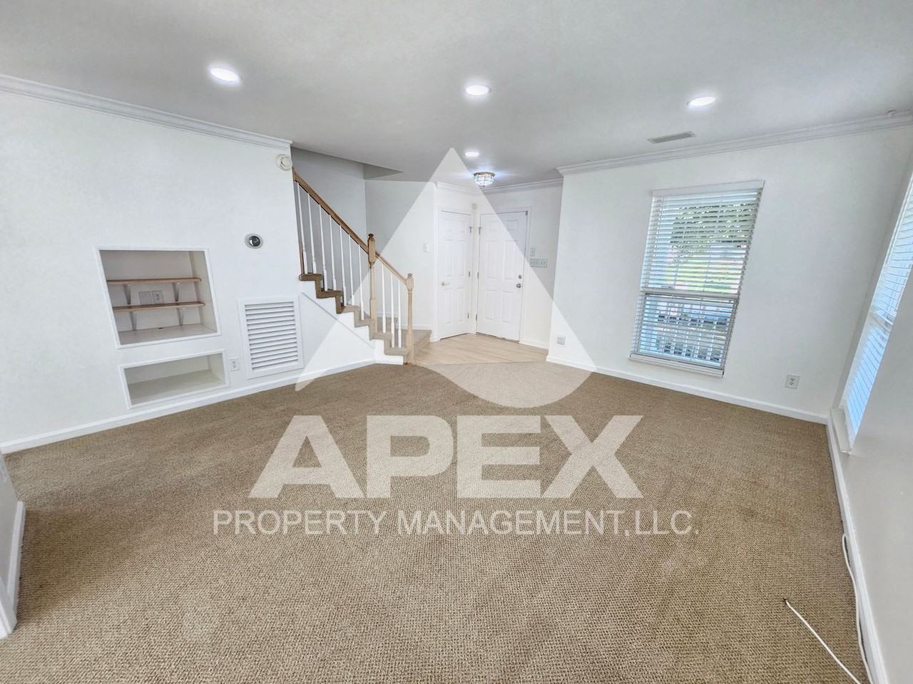 4336 Aylesbury Dr - Photo 4 of 34