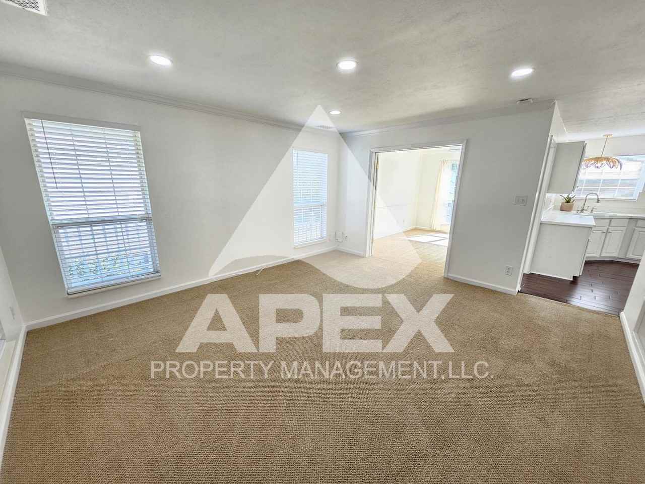 4336 Aylesbury Dr - Photo 5 of 34