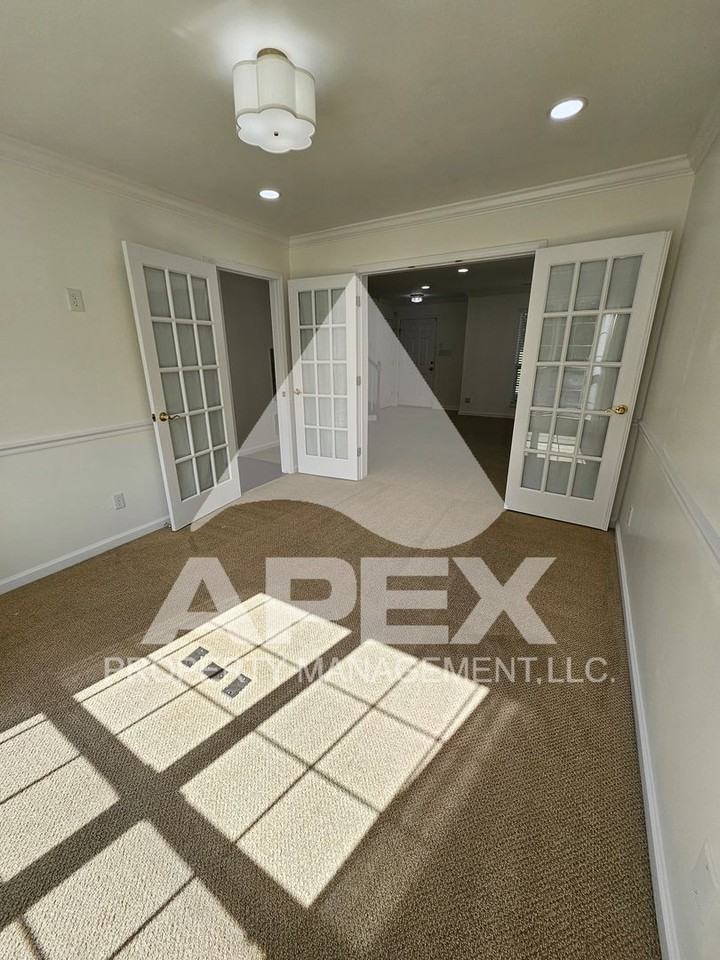 4336 Aylesbury Dr - Photo 7 of 34