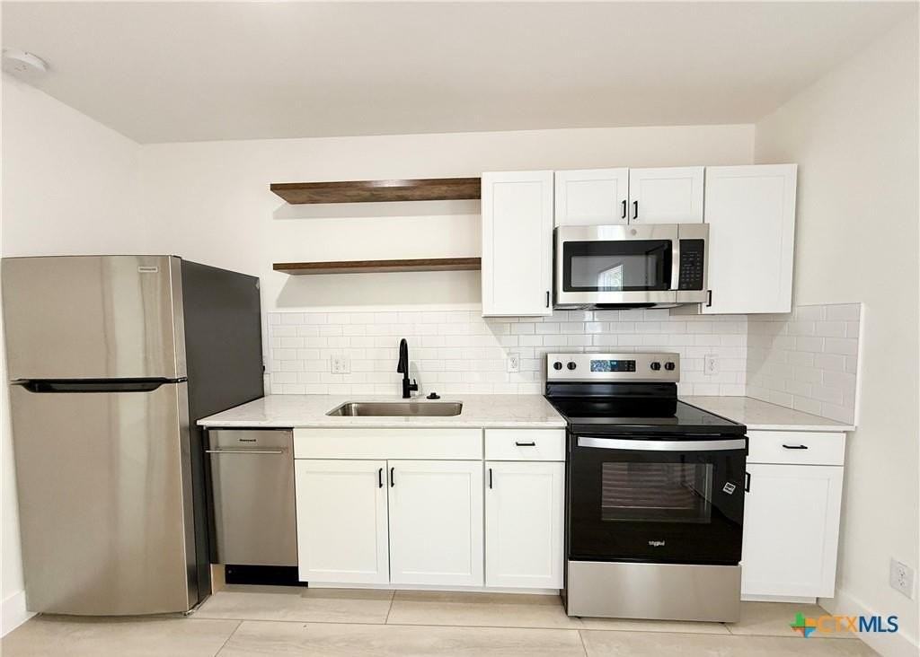 2204 W San Antonio St #4 - Photo 3 of 19