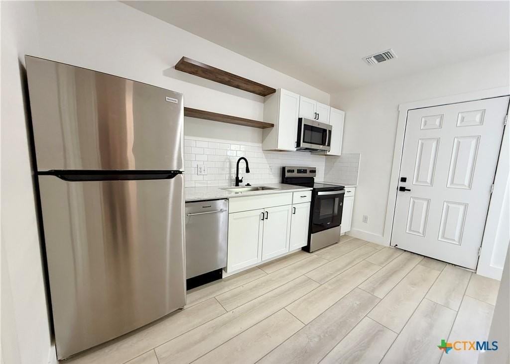 2204 W San Antonio St #4 - Photo 5 of 19