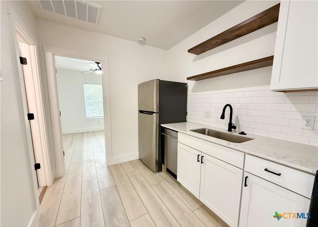 2204 W San Antonio St #4 - Photo 7 of 19