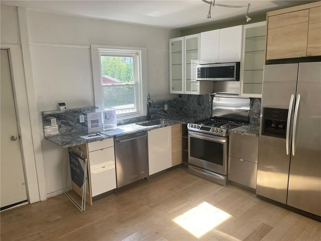 137 Sutton St - Photo 2 of 12