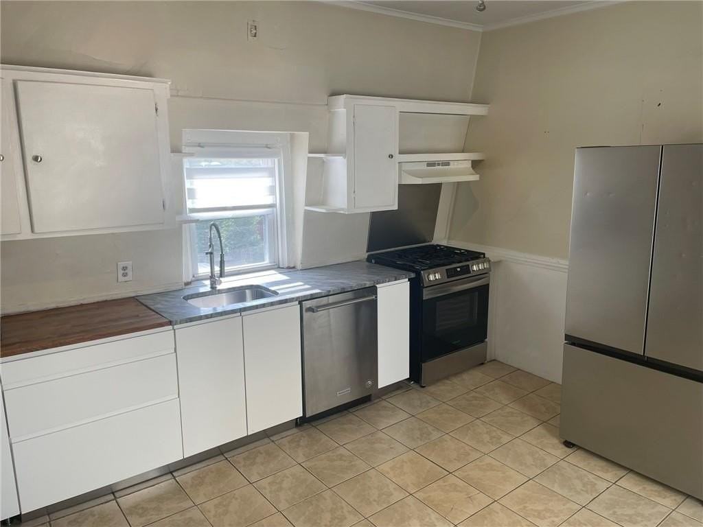 137 Sutton St - Photo 6 of 12