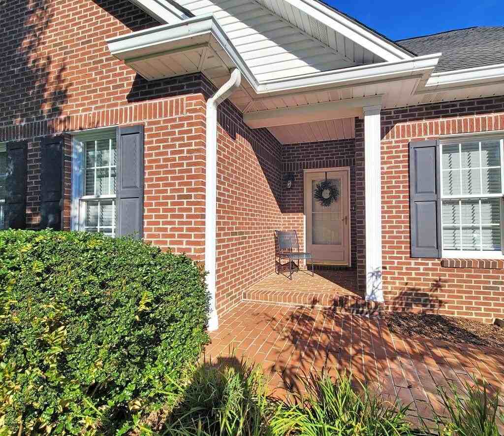 20252 Millbrook Dr - Photo 2 of 40
