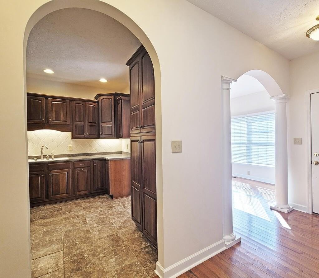 20252 Millbrook Dr - Photo 7 of 40