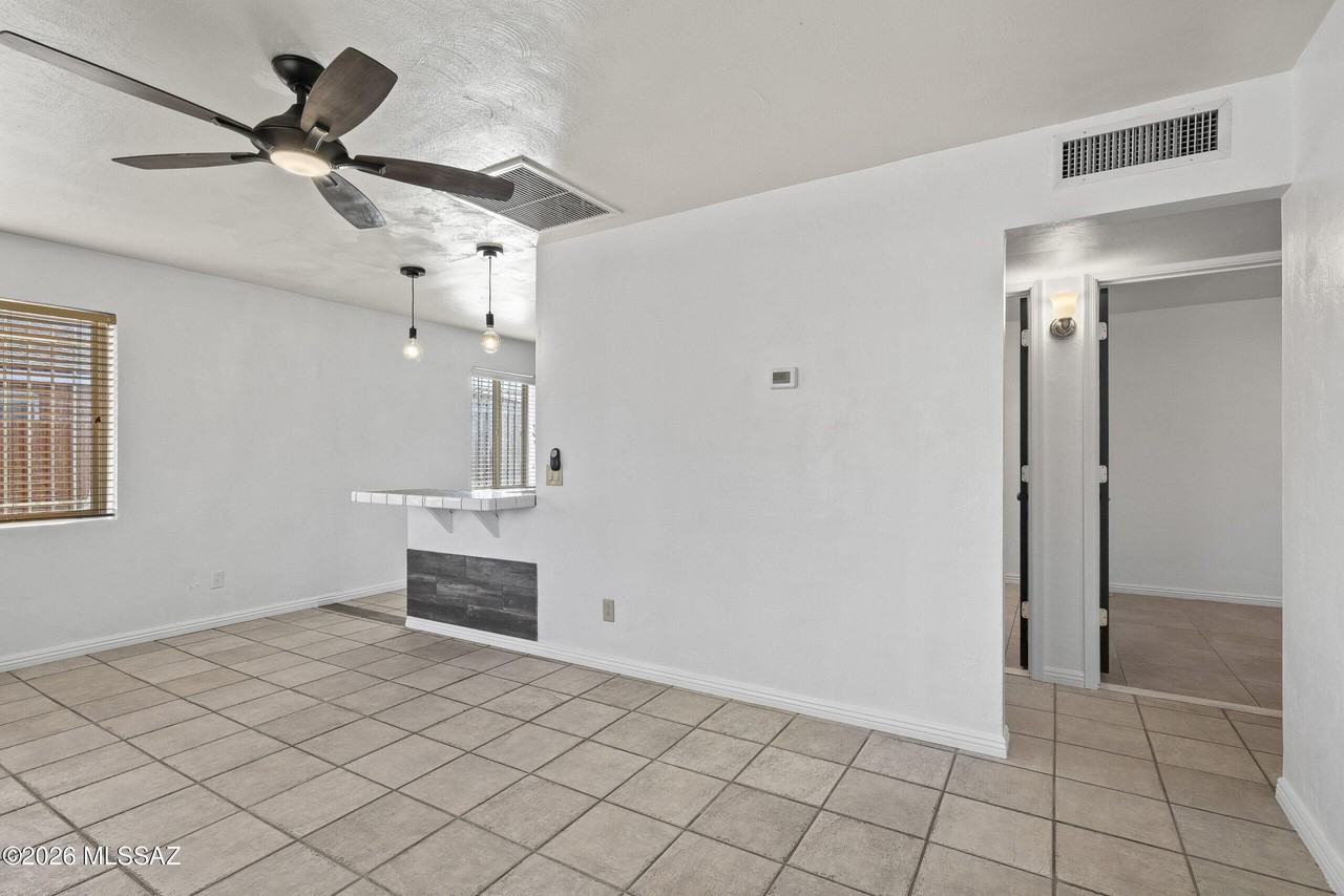 218 E Linden St - Photo 5 of 26