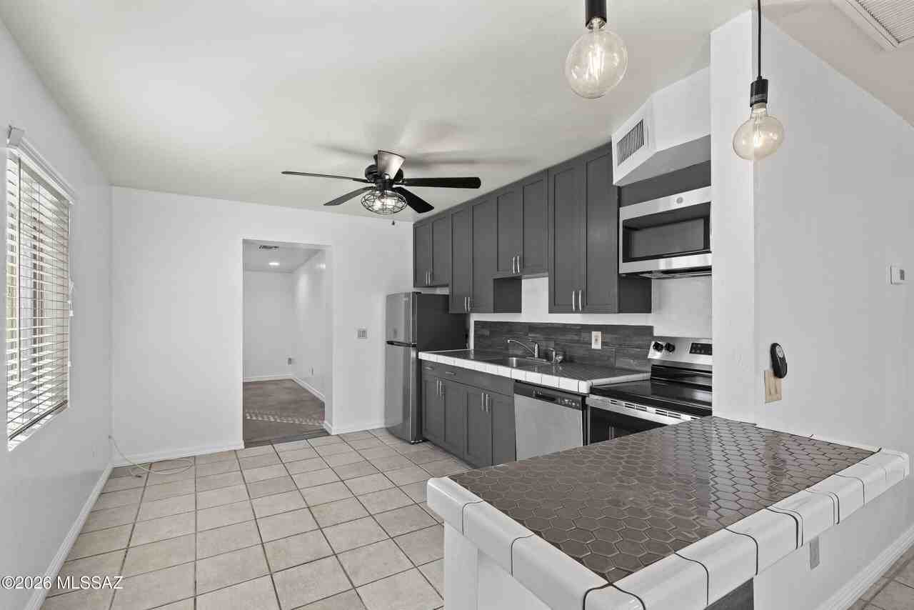 218 E Linden St - Photo 7 of 26