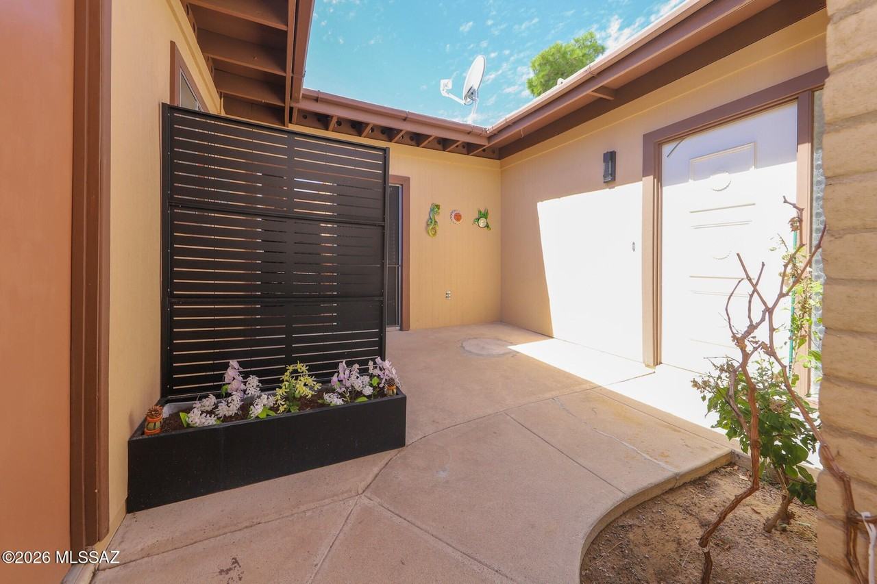 2056 S Quail Hollow Dr - Photo 3 of 20