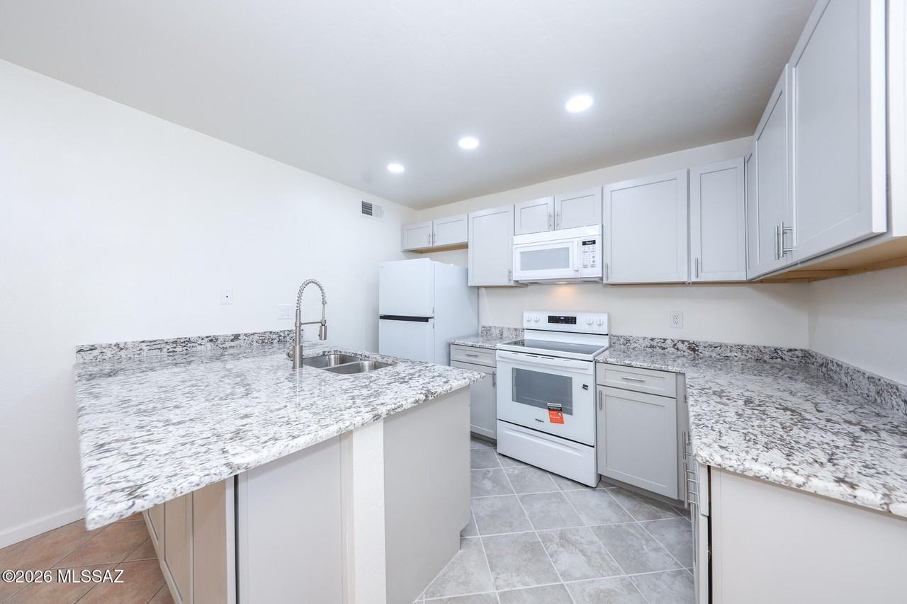 6665 E Calle La Paz #A - Photo 5 of 12
