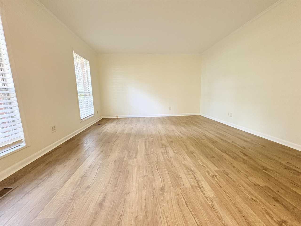 1915 Doomar Dr - Photo 3 of 18
