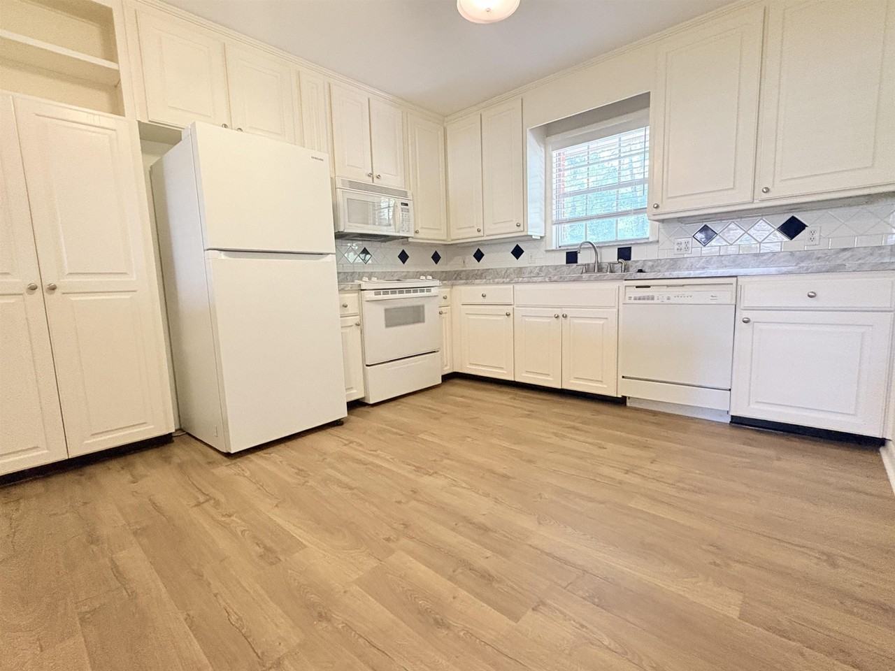 1915 Doomar Dr - Photo 6 of 18
