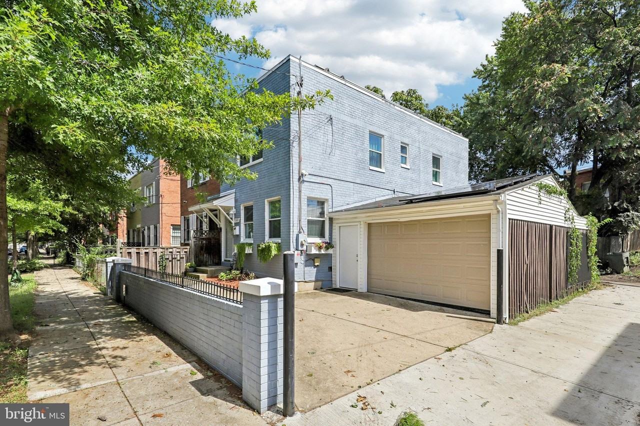 1411 Congress Pl Se - Photo 5 of 45