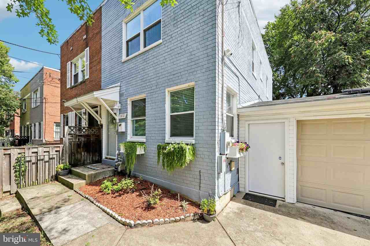 1411 Congress Pl Se - Photo 6 of 45