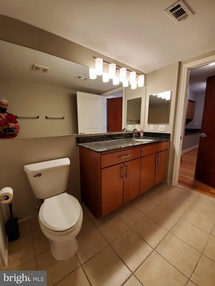 915 E St Nw #315 - Photo 3 of 15