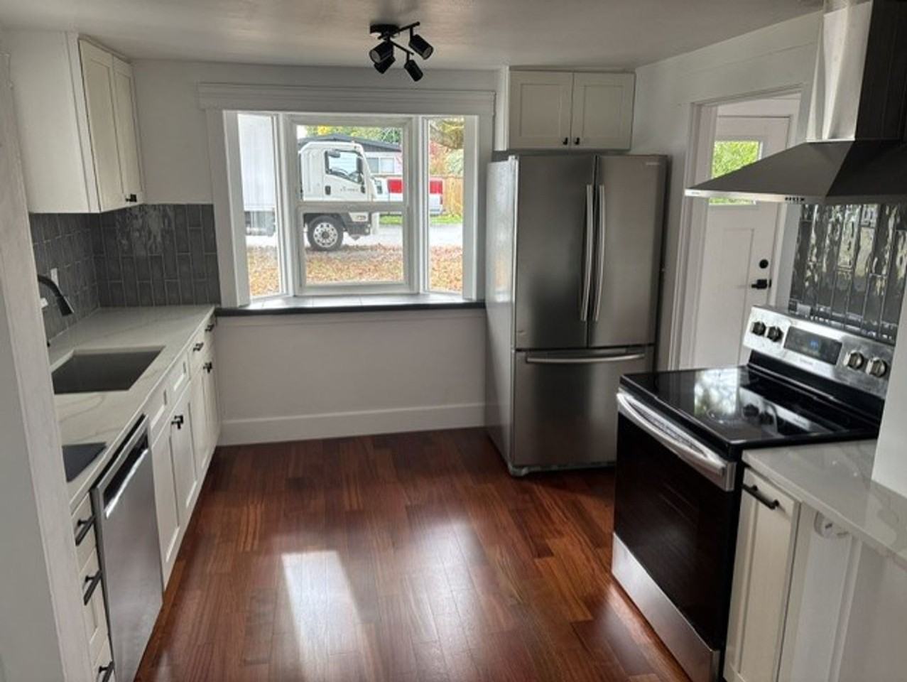649 North St - Photo 6 of 16