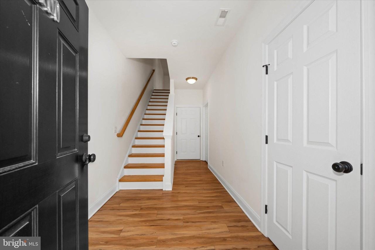 700 Pony Ln - Photo 4 of 28
