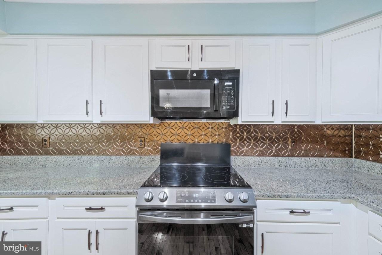 101 Quiet Waters Pl - Photo 2 of 23