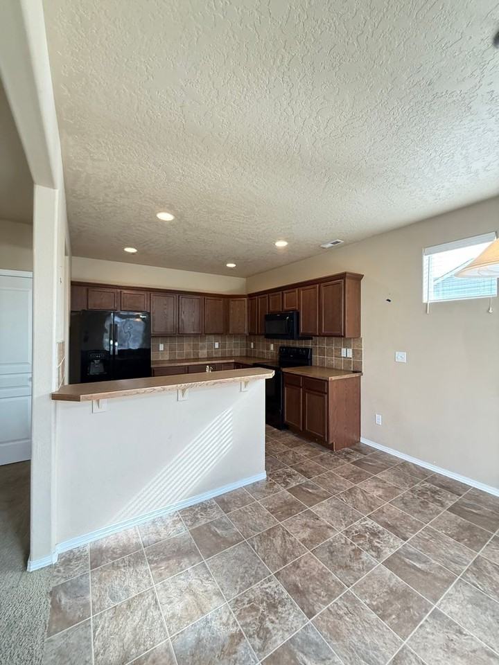 6308 Ochoco Ln - Photo 5 of 23