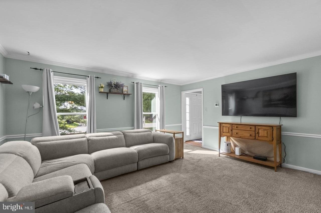 511 Marshall Dr - Photo 4 of 50