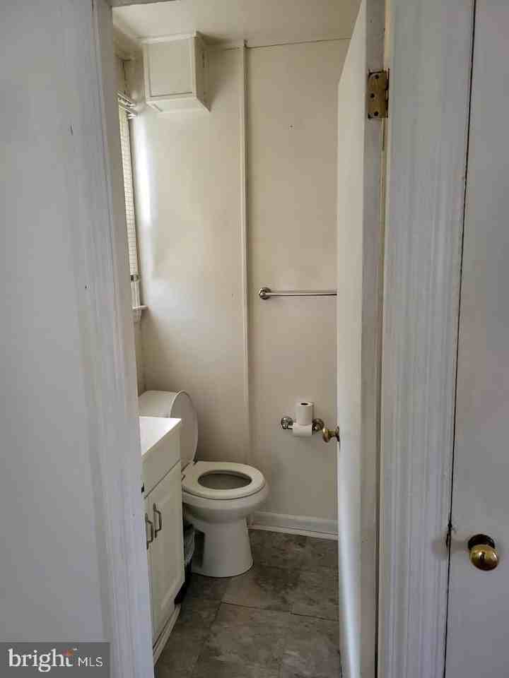 410 Franklin St #3 - Photo 4 of 4