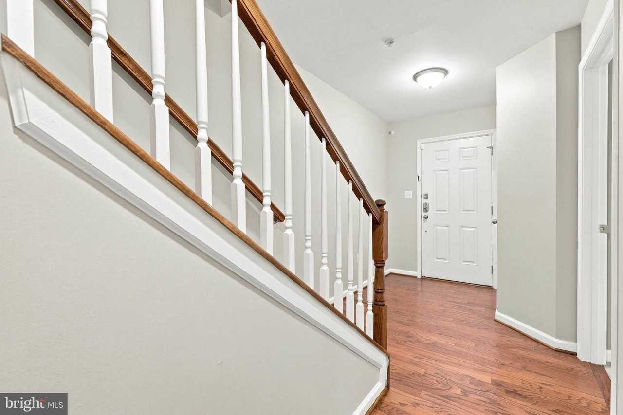 7832 Blue Stream Dr - Photo 4 of 28