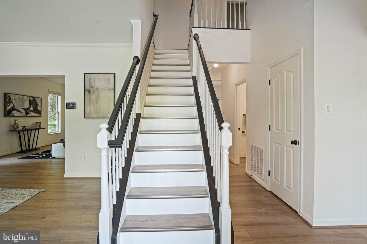 6331 Patuxent Quarter Rd - Photo 4 of 34