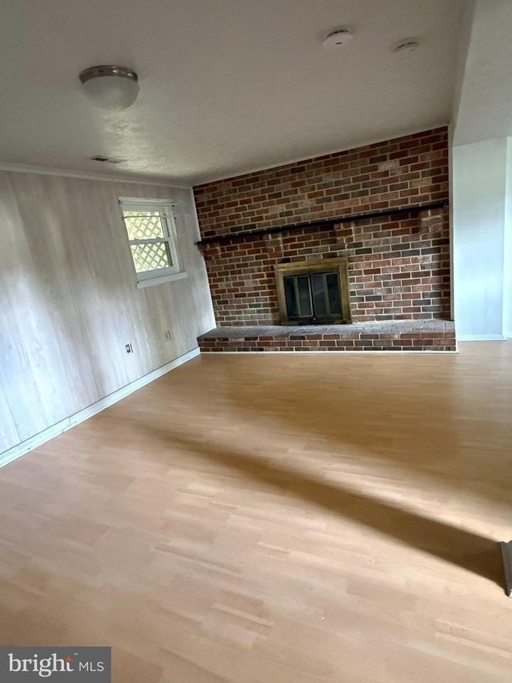 1010 Julian Pl - Photo 5 of 19