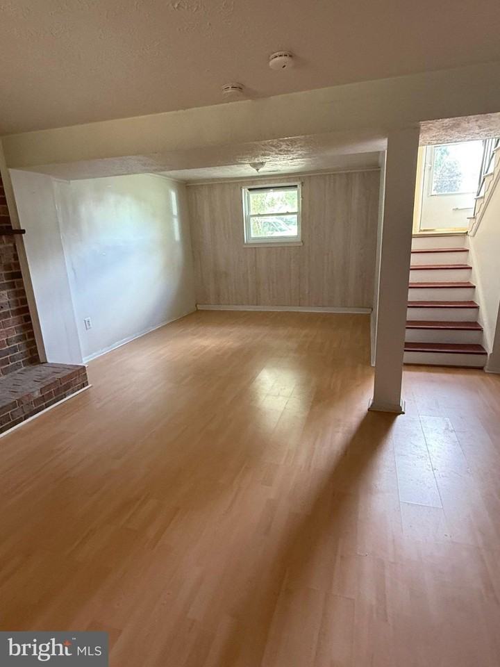 1010 Julian Pl - Photo 6 of 19