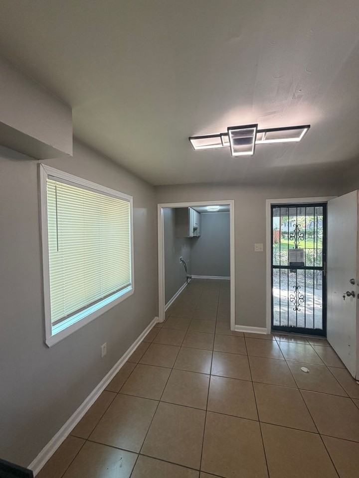 4386 Melwood St - Photo 5 of 18