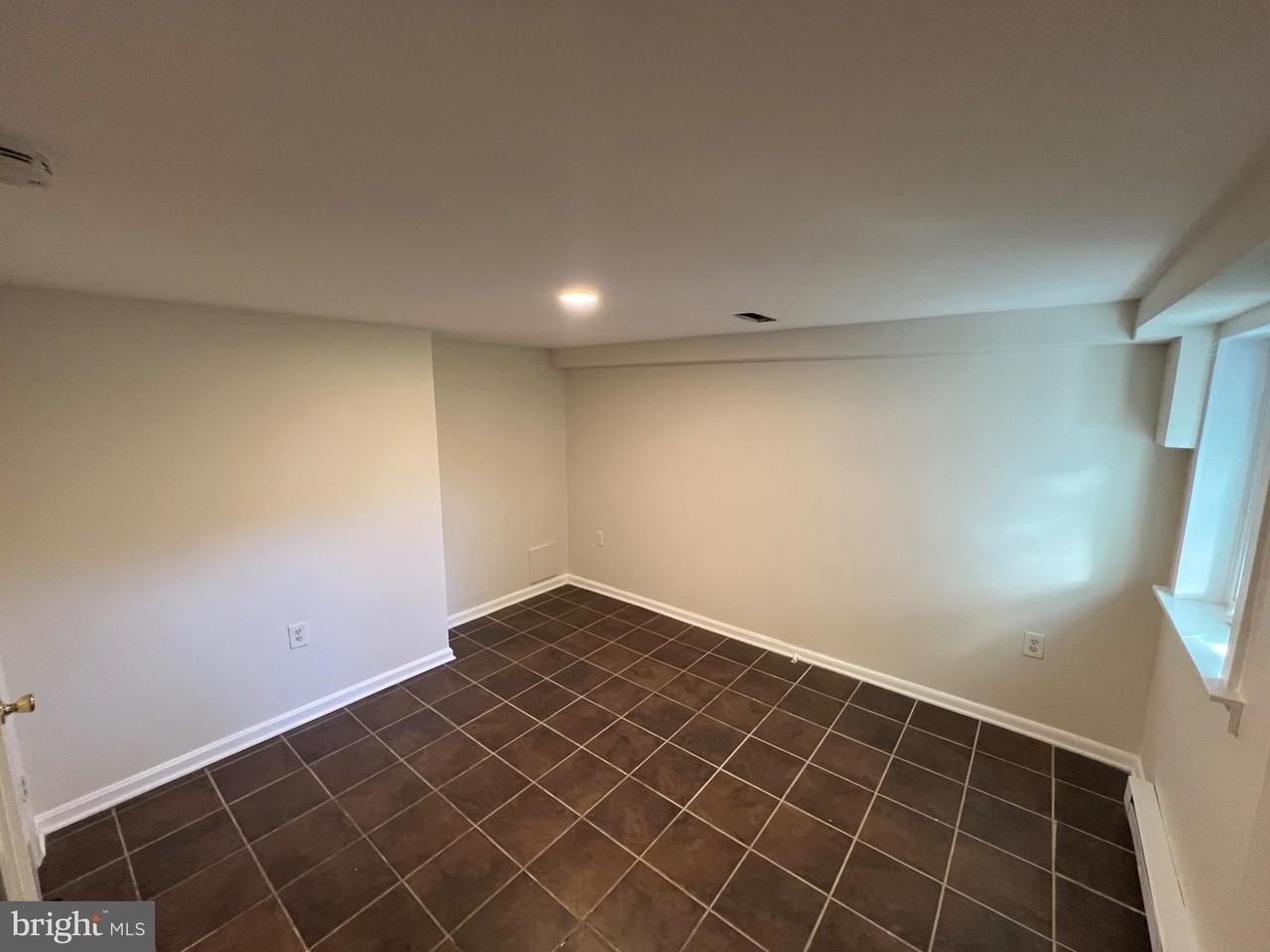 8716 Edmonston Rd - Photo 2 of 9
