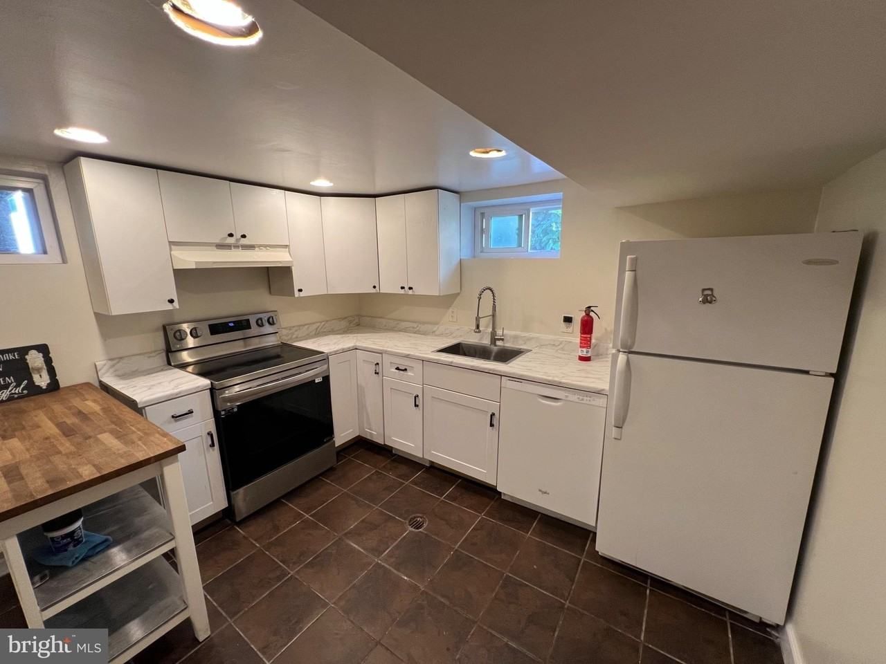 8716 Edmonston Rd - Photo 5 of 9