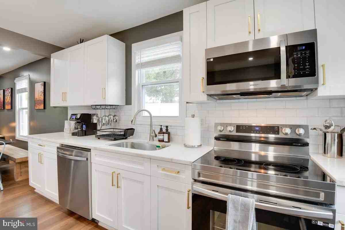 6604 Oak St - Photo 2 of 17