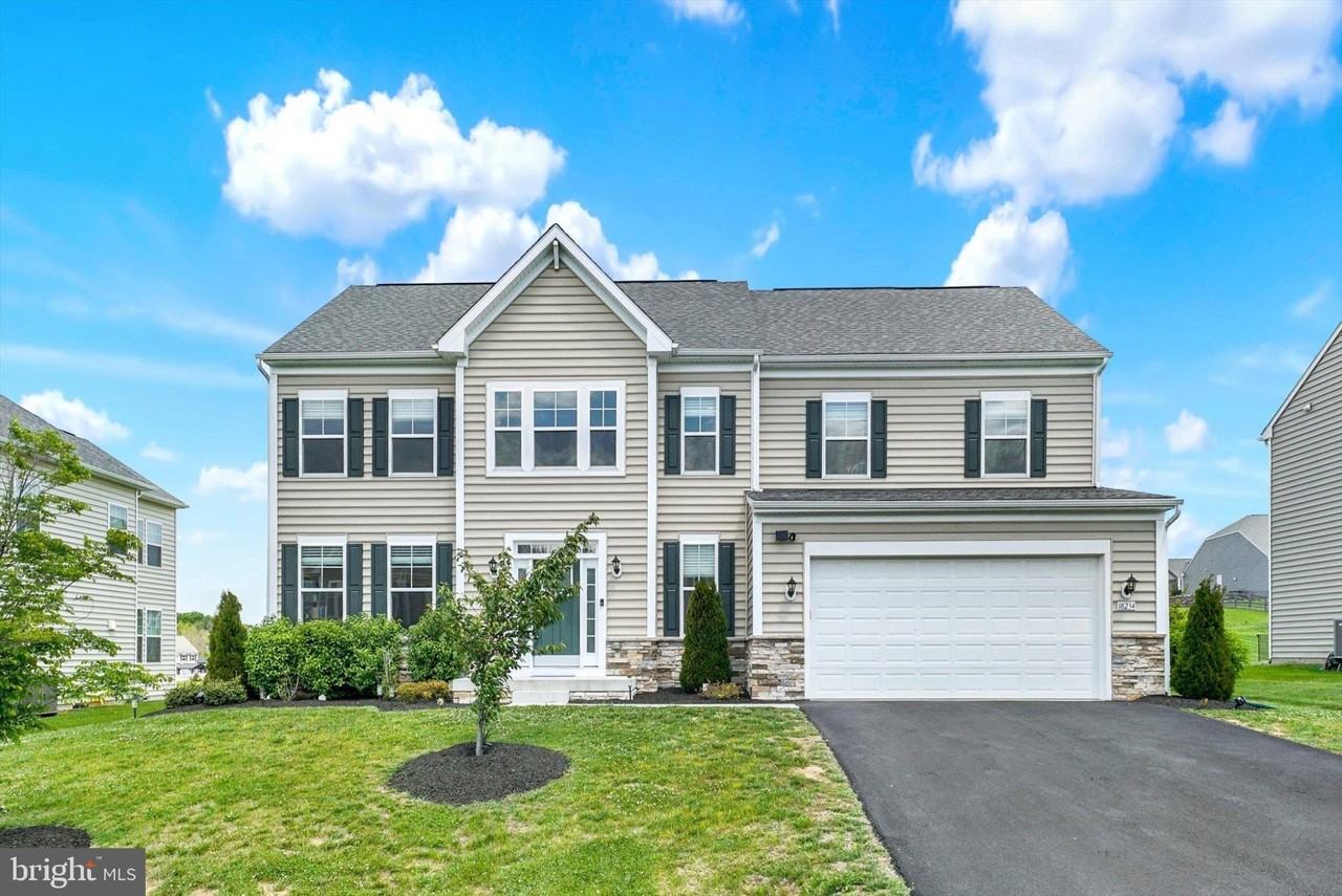 18234 Petworth Cir - Photo 2 of 44