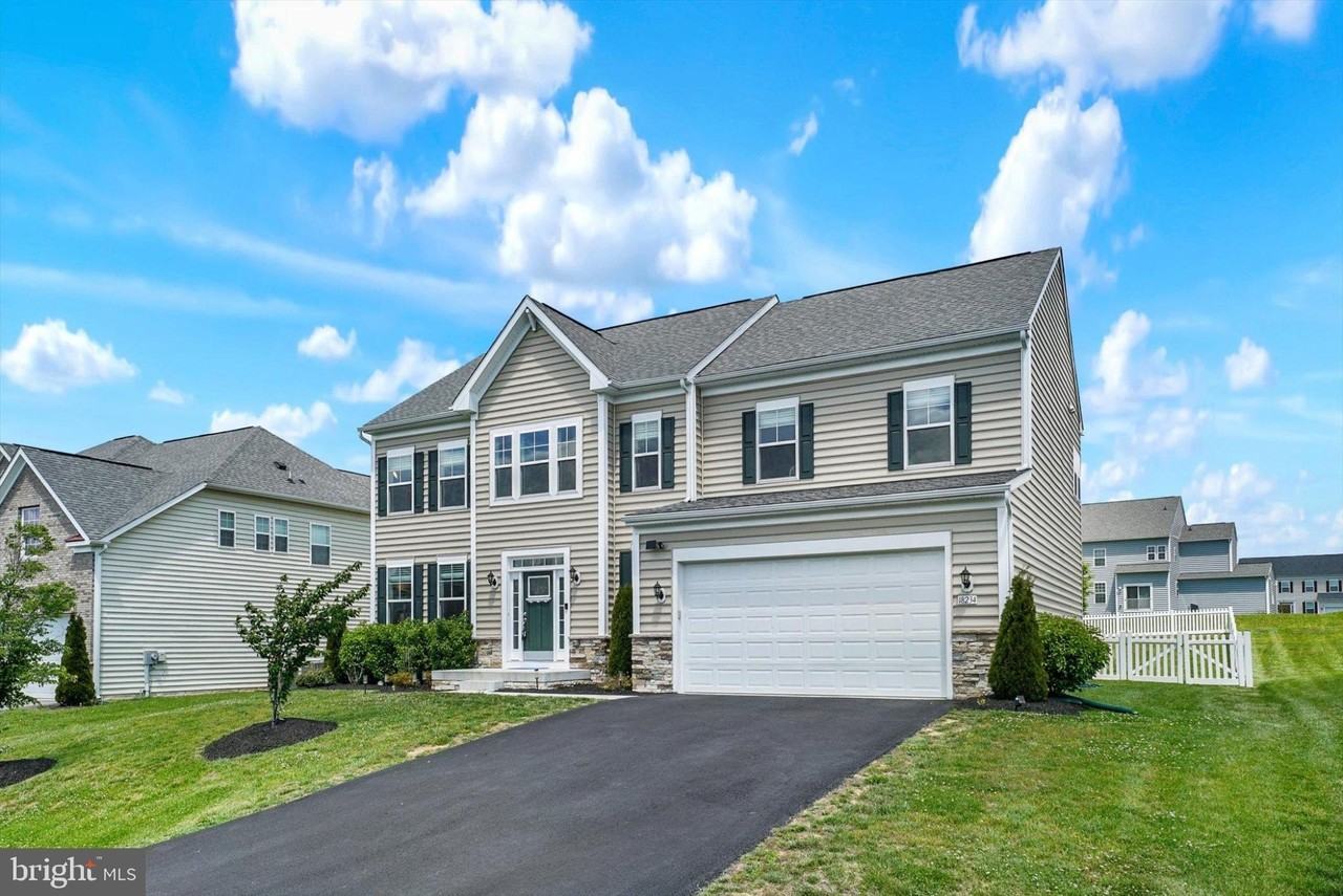 18234 Petworth Cir - Photo 3 of 44
