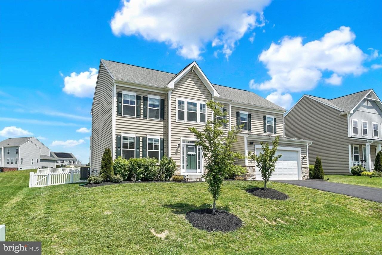 18234 Petworth Cir - Photo 4 of 44