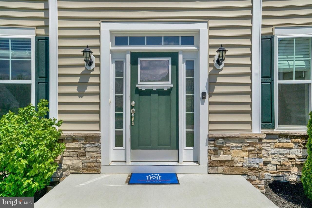 18234 Petworth Cir - Photo 5 of 44