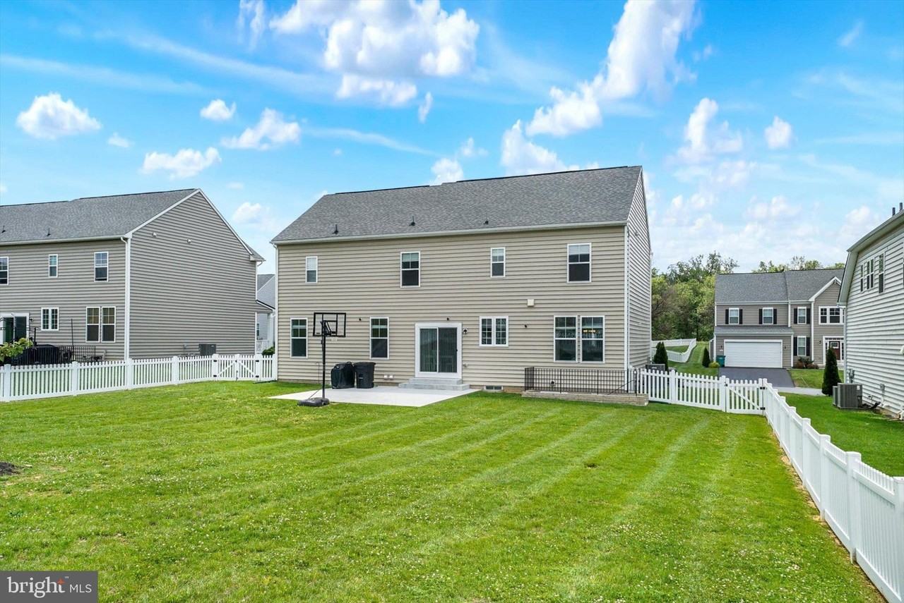 18234 Petworth Cir - Photo 7 of 44