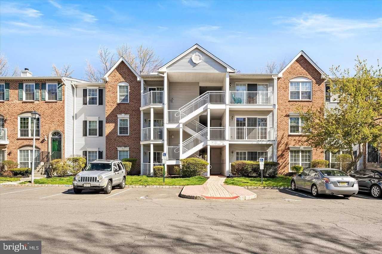 18 Versailles Ct