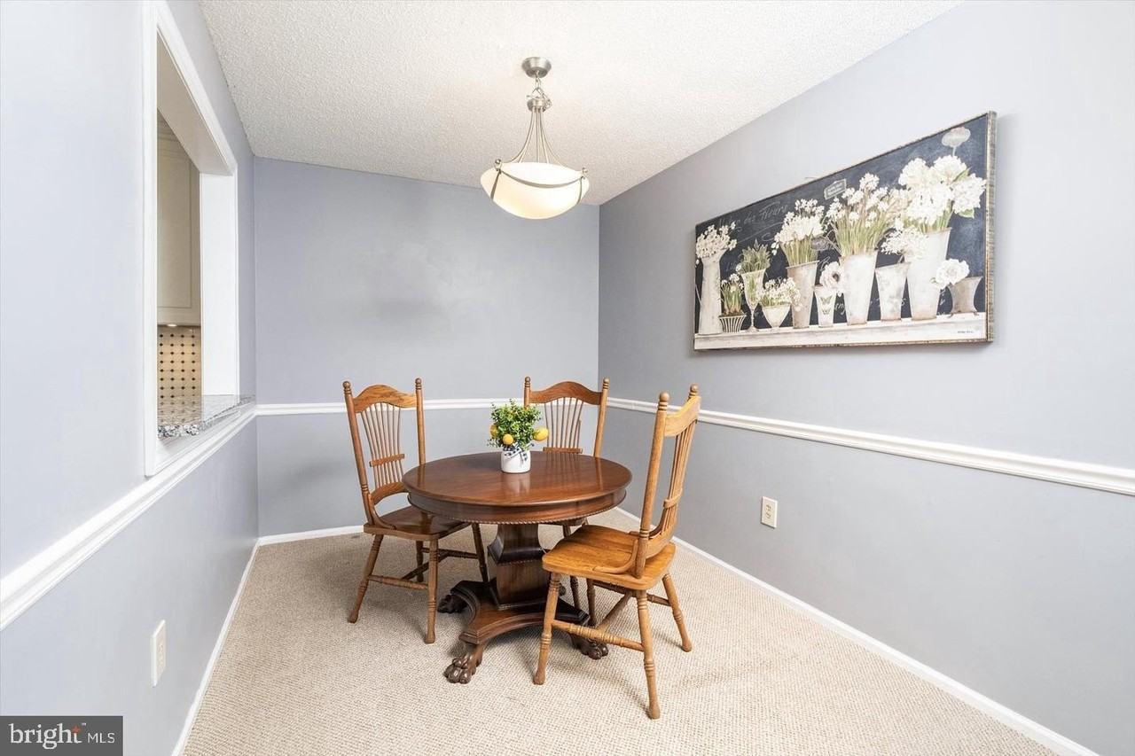 18 Versailles Ct - Photo 7 of 22