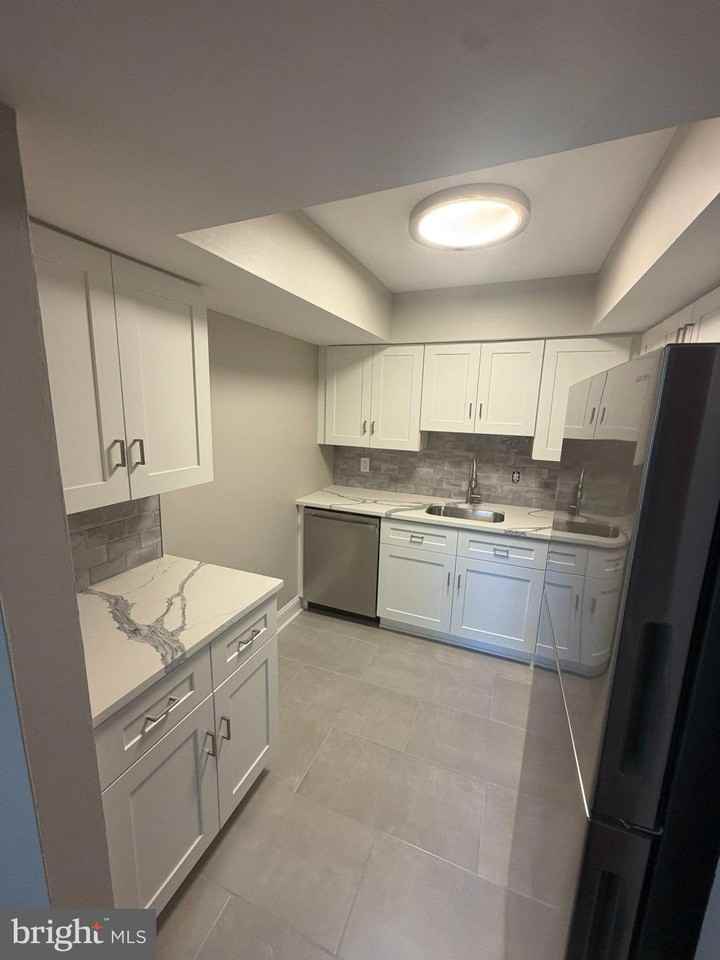 701 Yardley Cmns - Photo 3 of 14