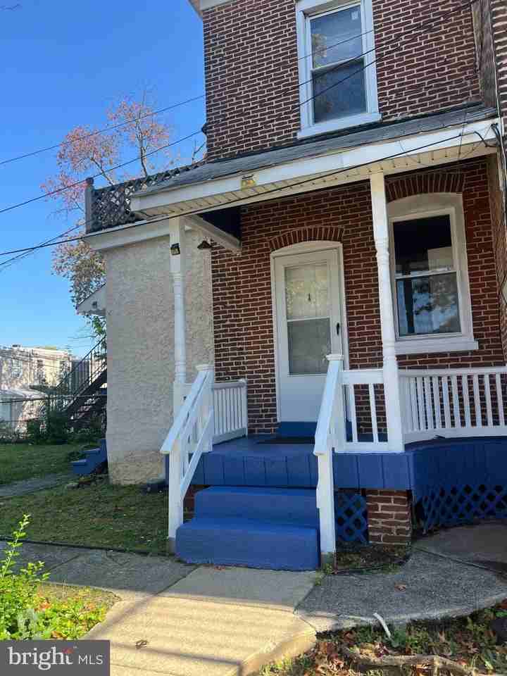 338 W 9th St #1 - Photo 2 of 4