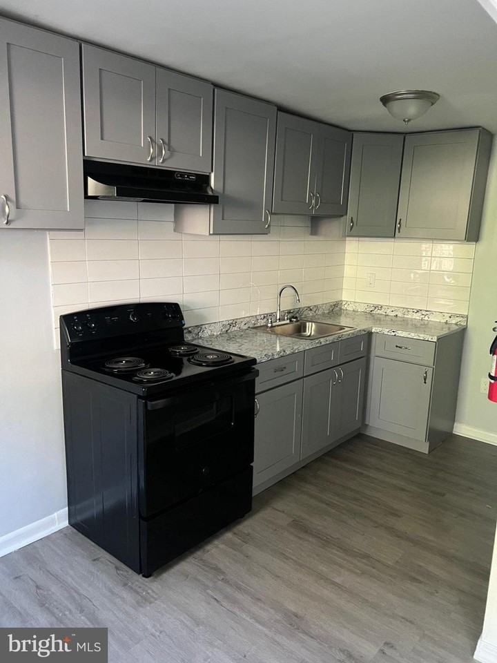 238 W 22nd St - Photo 4 of 9