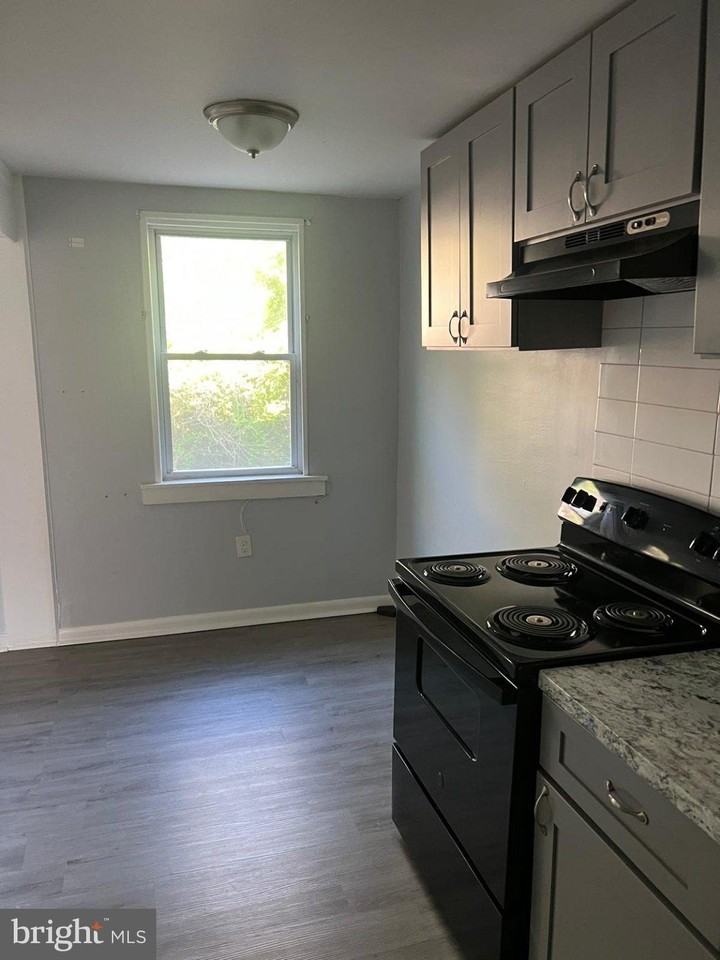238 W 22nd St - Photo 5 of 9