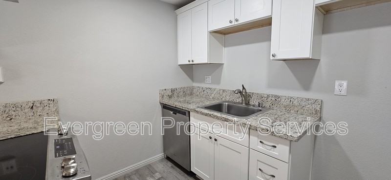 34 Dean Way Apt A - Photo 5 of 13