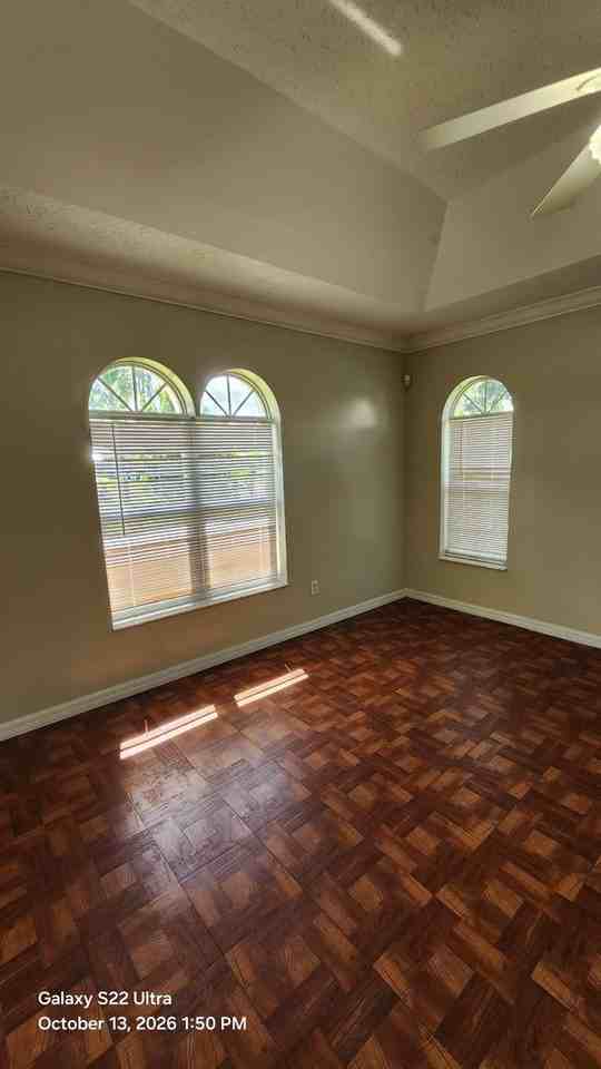 2001 Sw Altman Ave - Photo 4 of 25