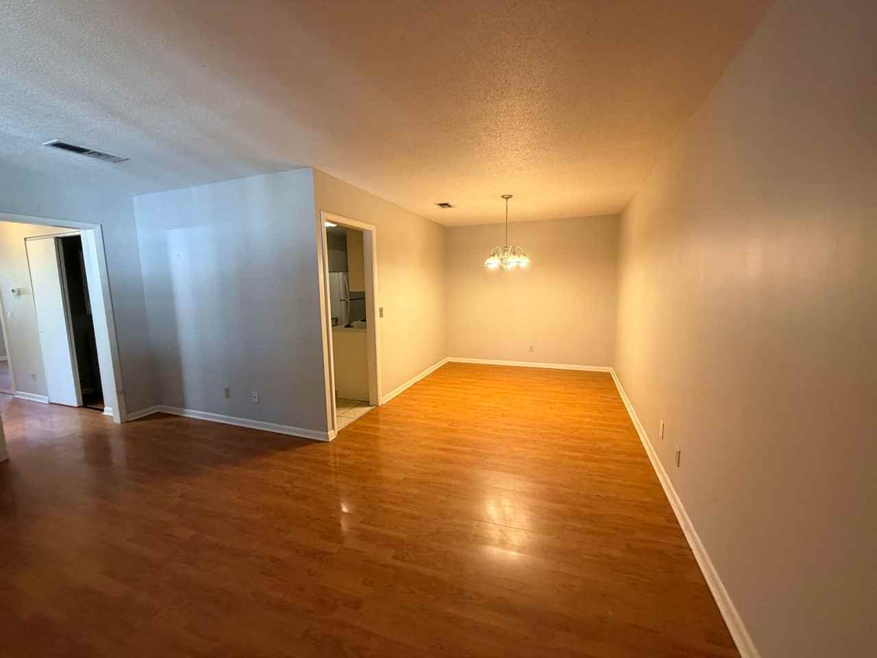 429 Cambout St - Photo 5 of 18
