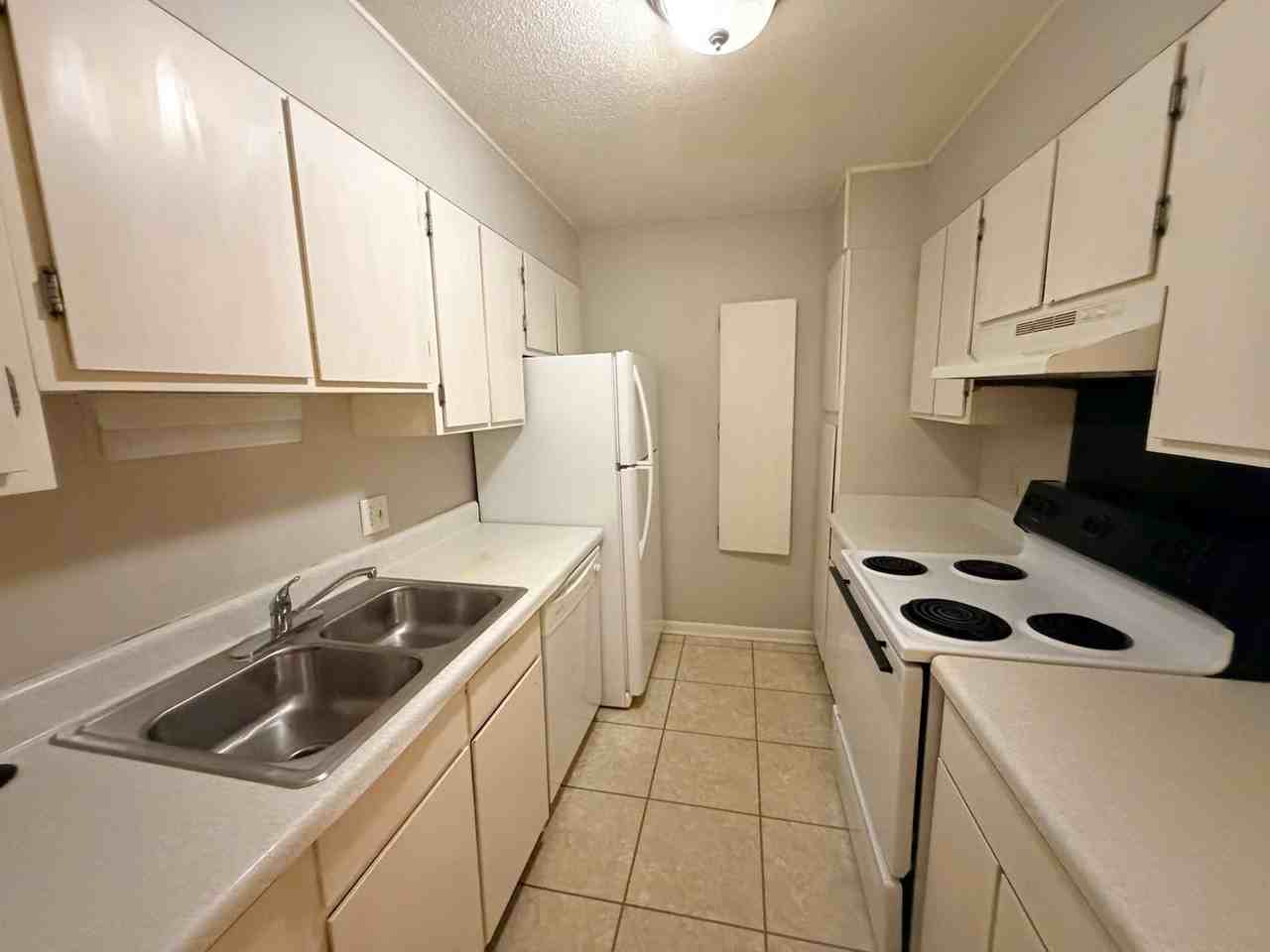 429 Cambout St - Photo 6 of 18