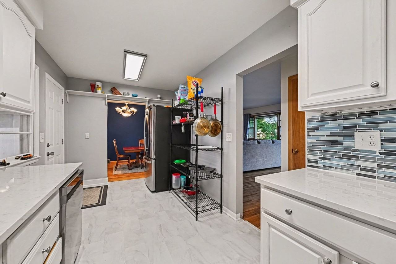 2733 S 49th St - Photo 5 of 16